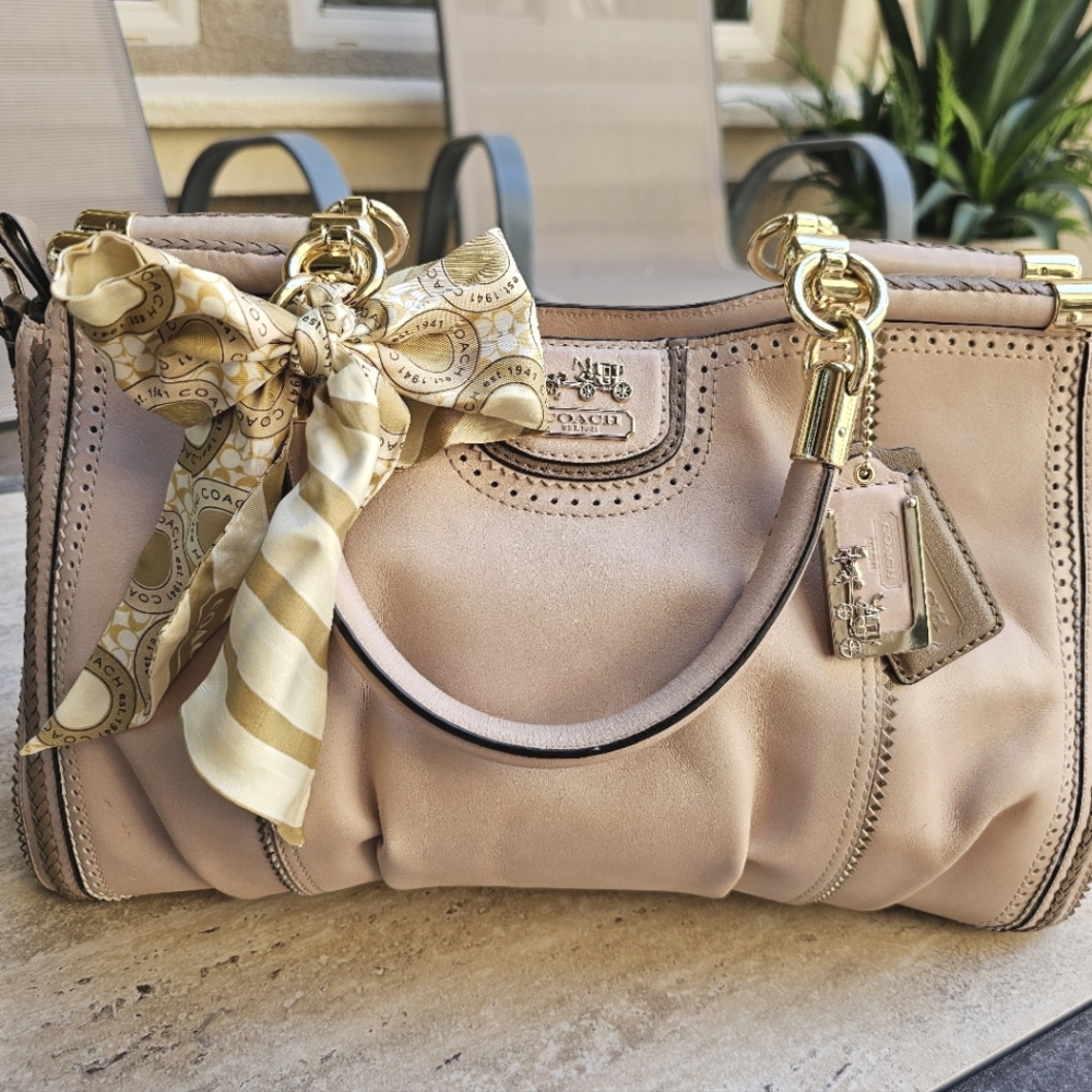 Vintage Coach leather handbag in like new condition